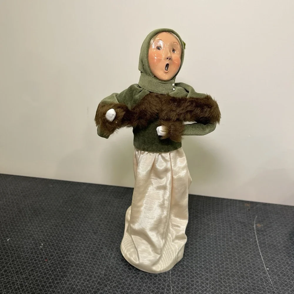 Byers Choice Caroler Woman, Green‎ Fur Coat, Blonde Hair, Long Skirt Vtg 1995